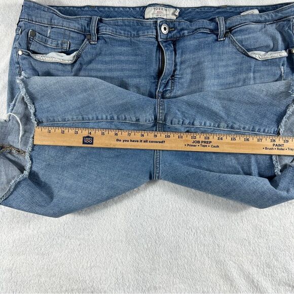 Womens Torrid Distresed Cutoff Denim Bermuda Shorts 0586 - Picture 7 of 7